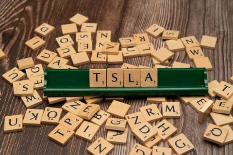 Elon Musk Loses Trillionaire Status as SpaceX Falls