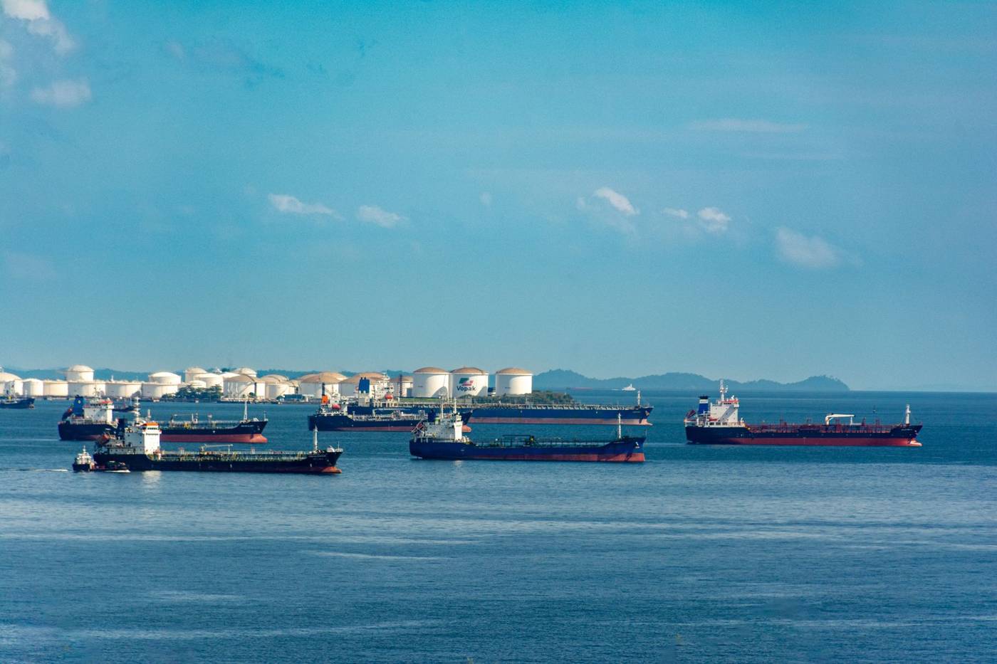 Oil storage tanker facility