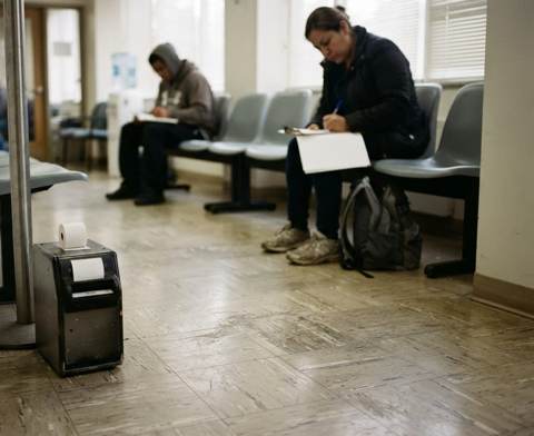 Weekly Jobless Claims Fall to 215,000, Beating Forecasts